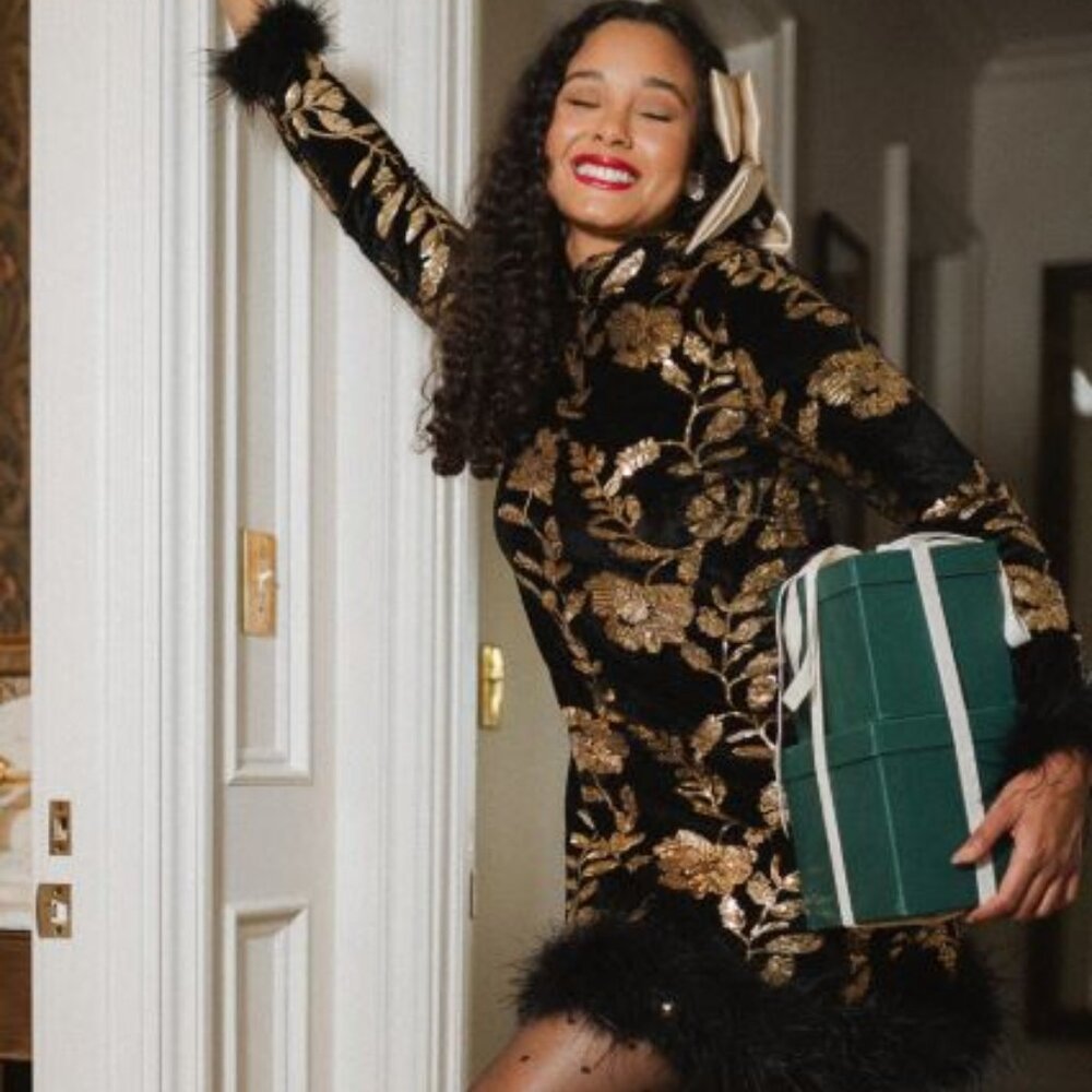 Ivy City Co NWT Zarah Black and Gold Velvet Dress